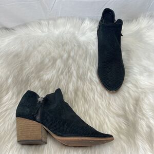 Vince Cameo Black Suede Side Zip Stack Heeled Boots Sz 8.5